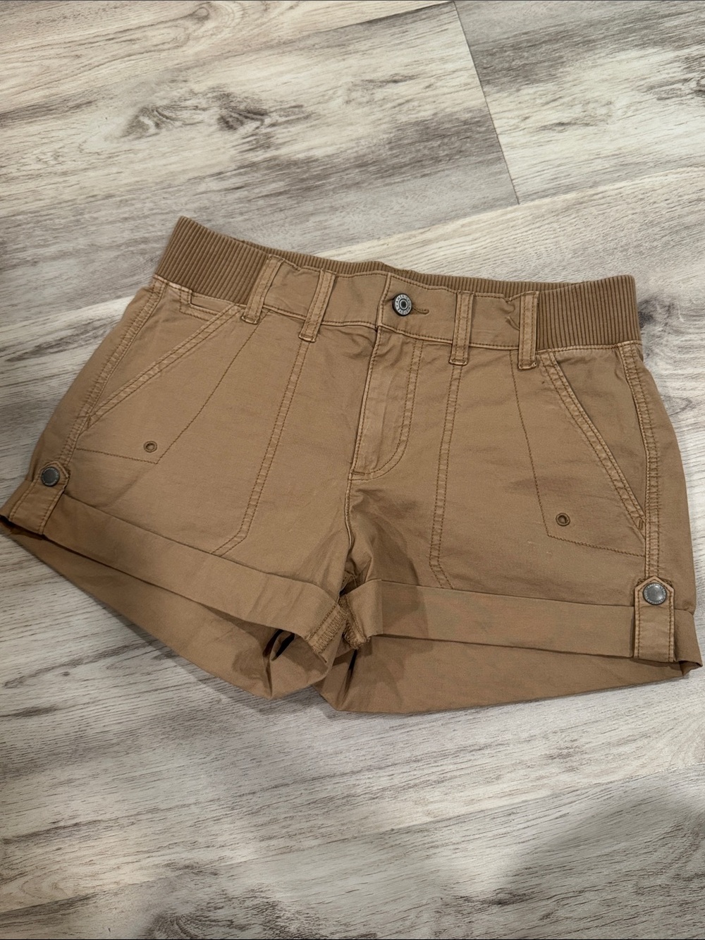 American Eagle Outfitters Tan Roll-Cuff Cargo Shorts size 2